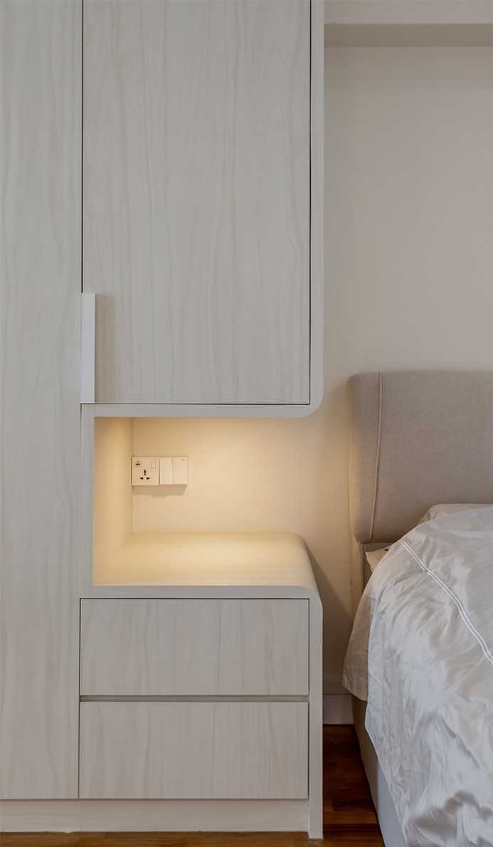 Contemporary Bedroom with Wardrobe and Closet