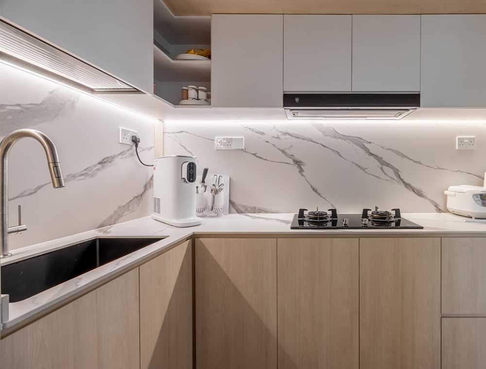 Contemporary Kitchen with Countertop and Homogeneous Tiles