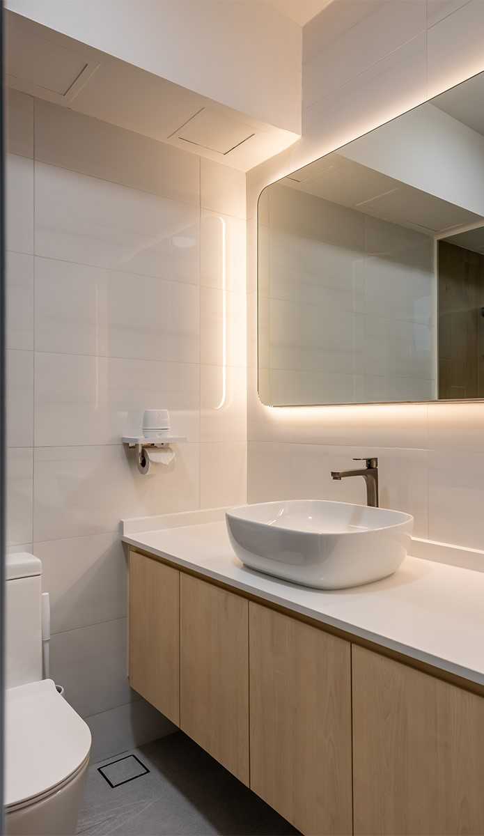 Contemporary Bathroom with Countertop and Homogeneous Tiles