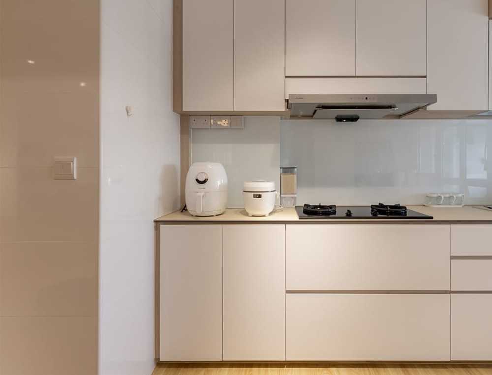 Scandinavian Kitchen with Countertop and Open Kitchen