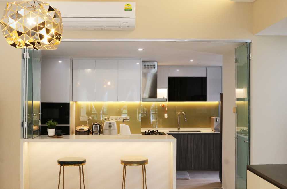 Contemporary Kitchen with Countertop and Kitchen Island