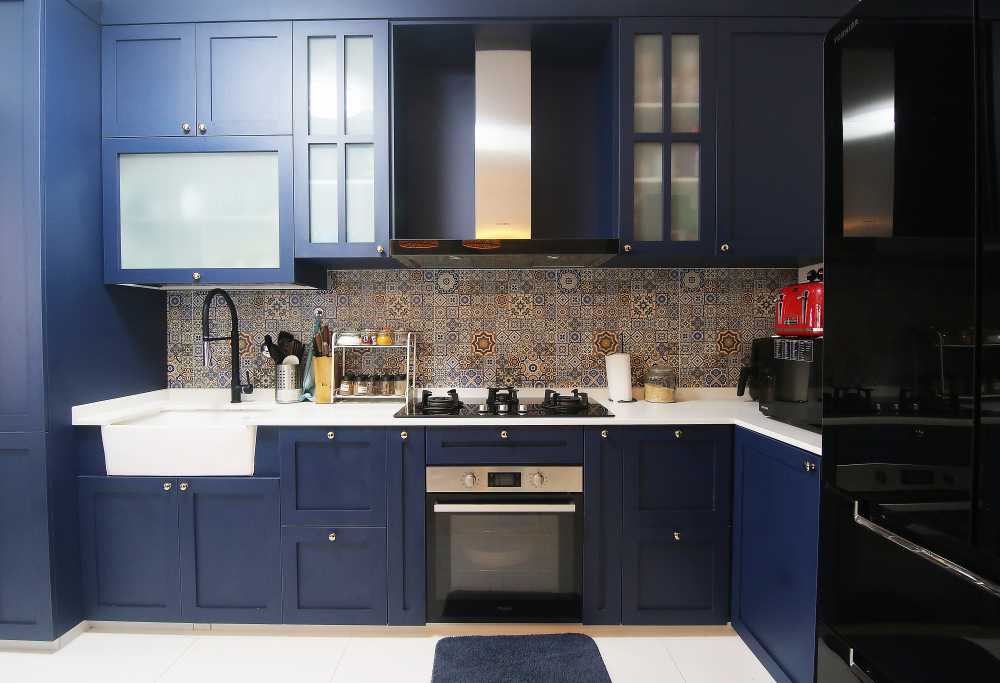 Scandinavian Kitchen with Countertop and Kitchen Backsplash