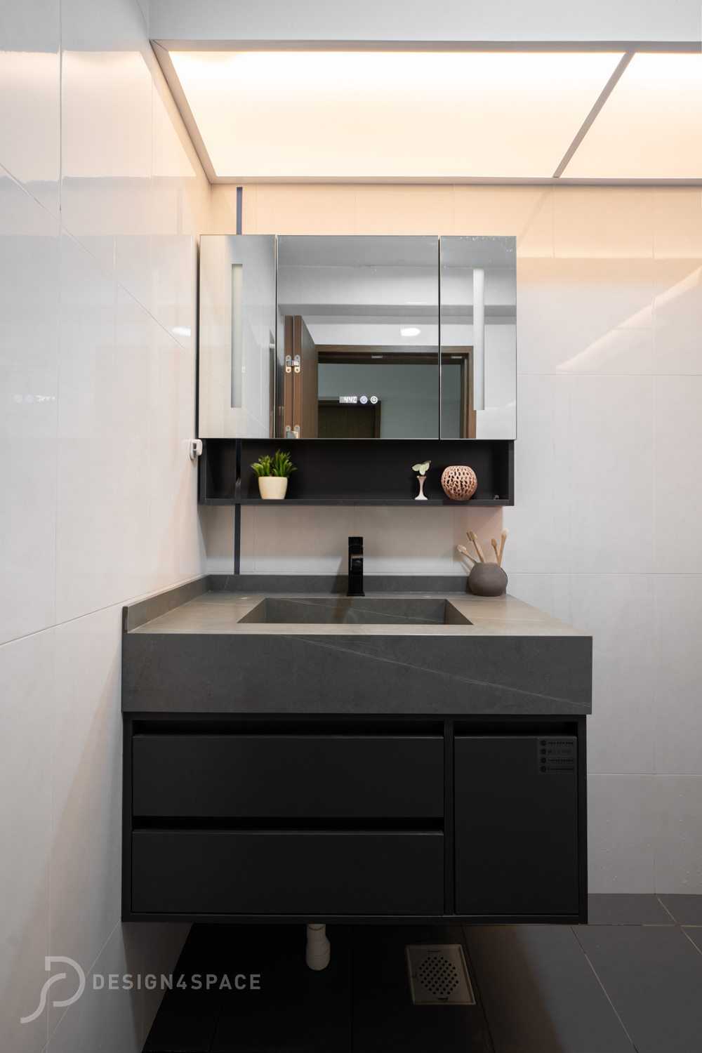 Modern Bathroom with Homogeneous Tiles and Mirror