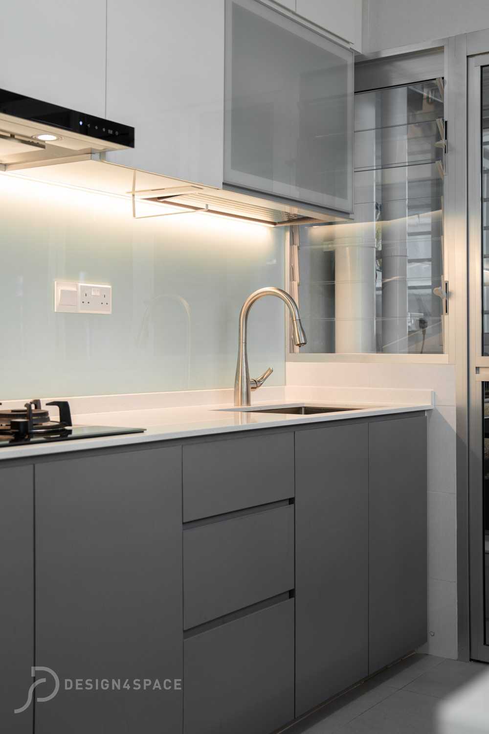 Modern Kitchen with Kitchen Window and Open Kitchen