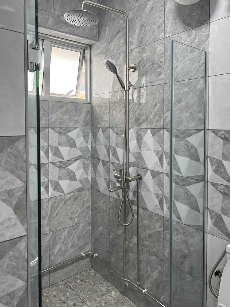 Scandinavian Bathroom with Window Grille and Bathroom Accessories