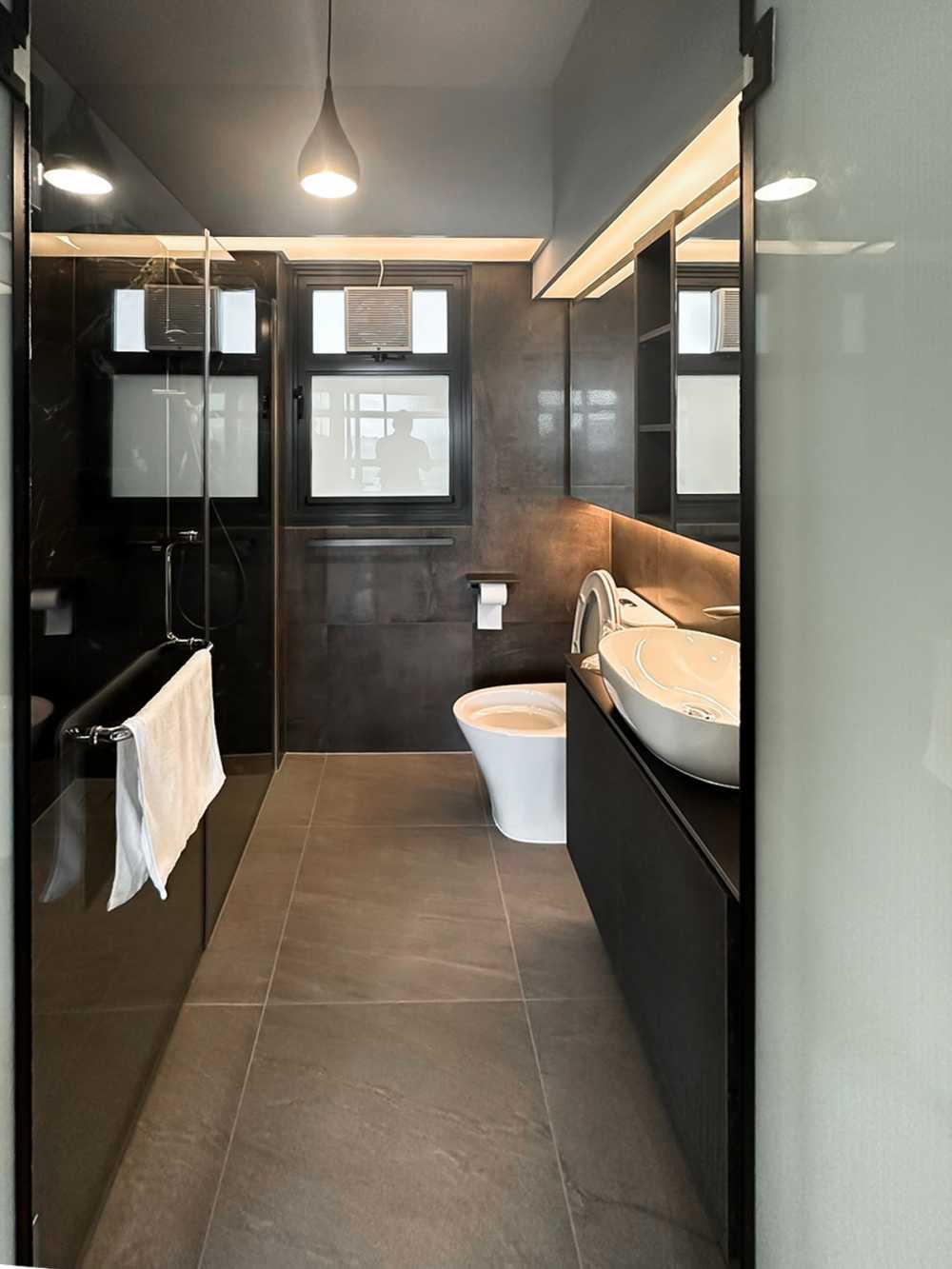 Scandinavian Bathroom with Mirror and Bathroom Storage