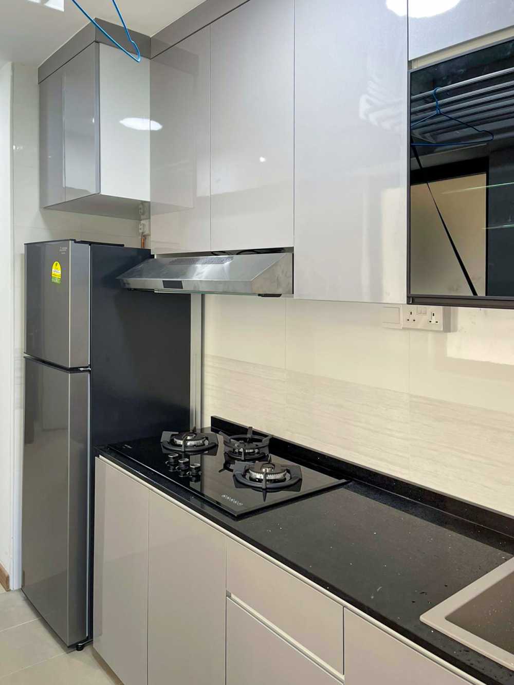 Minimalist Kitchen with Countertop and Mosaic