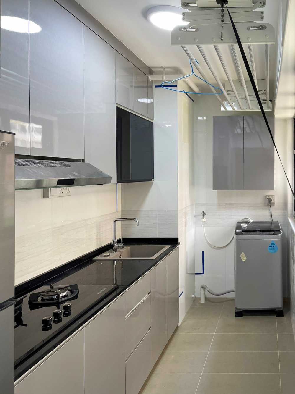Minimalist Kitchen with Countertop and Homogeneous Tiles