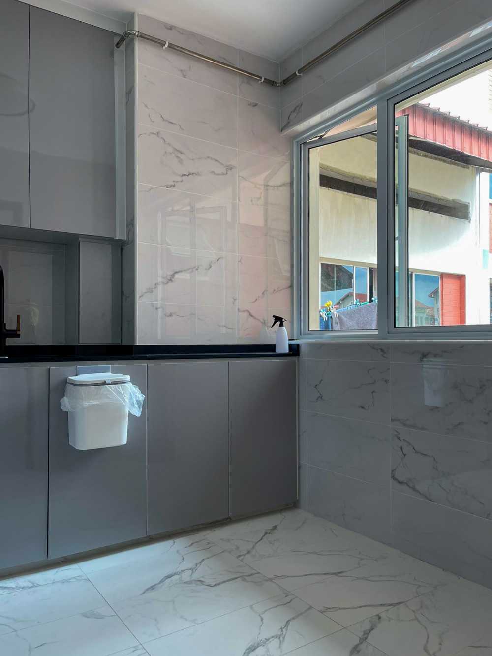 Modern Kitchen with Countertop and Marble Floor