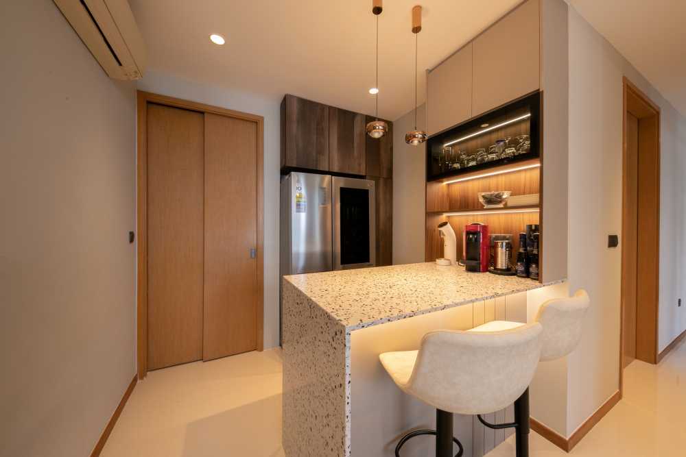 Contemporary Kitchen with Cupboard and Open Kitchen