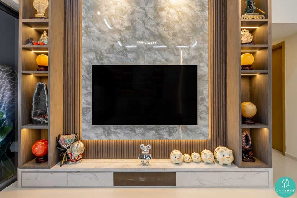 Modern Living Room with Homogeneous Tiles and Marble Floor