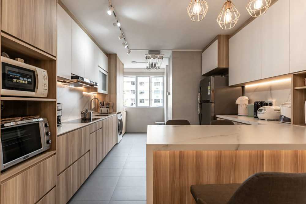 Modern Kitchen with Countertop and Homogeneous Tiles