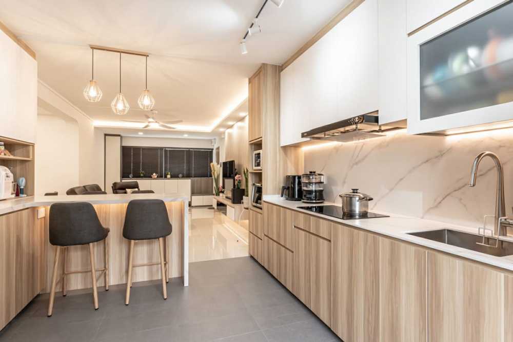 Modern Kitchen with Open Kitchen and Breakfast Counter