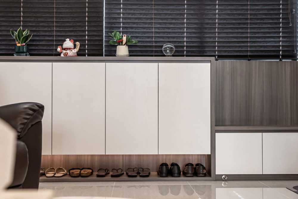Modern Entryway with Seating Bench and Shoe Rack