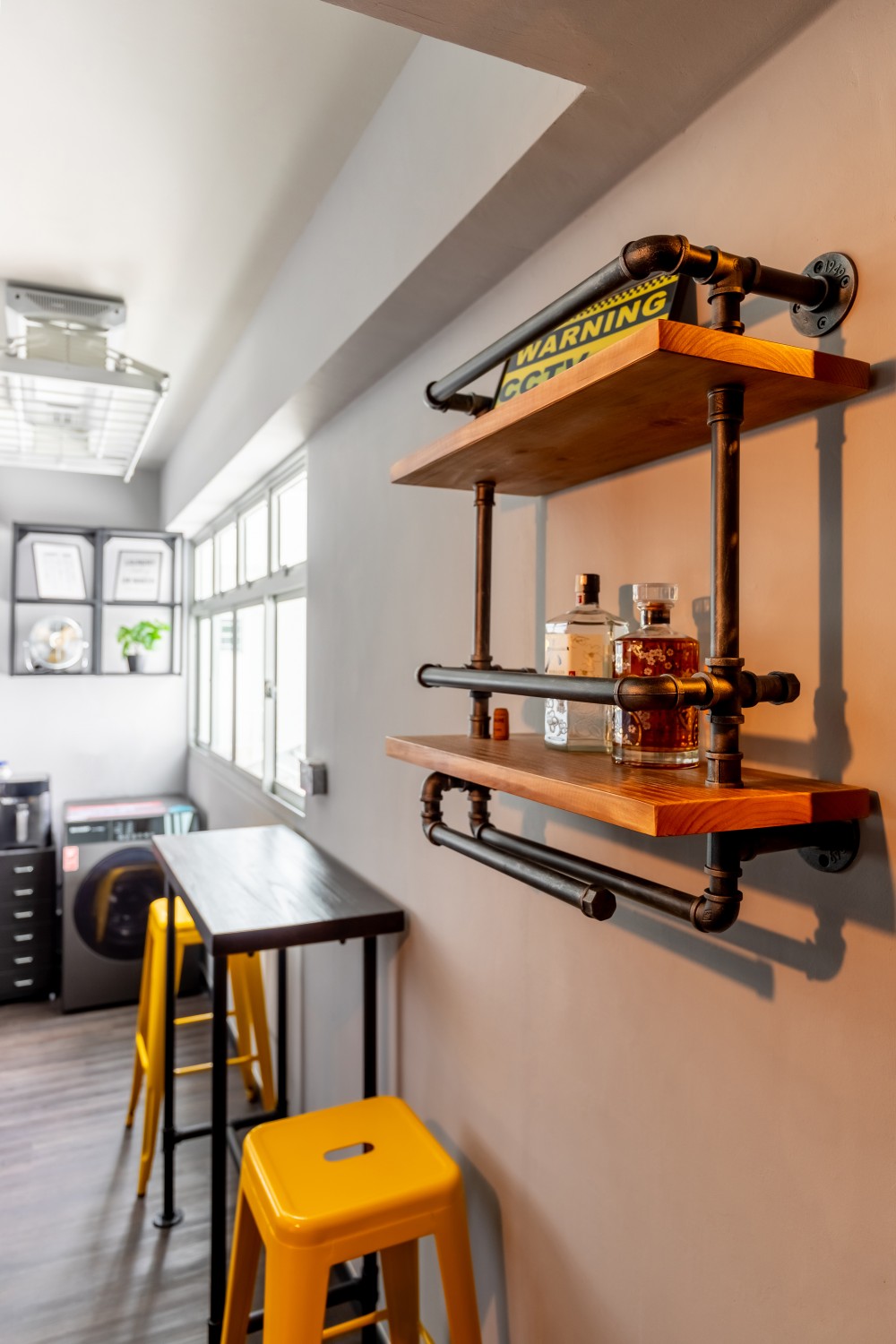 Industrial Kitchen with Vinyl Flooring and Open Kitchen