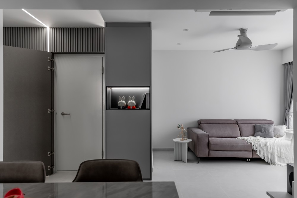 Minimalist Living Room with Homogeneous Tiles and Feature Wall