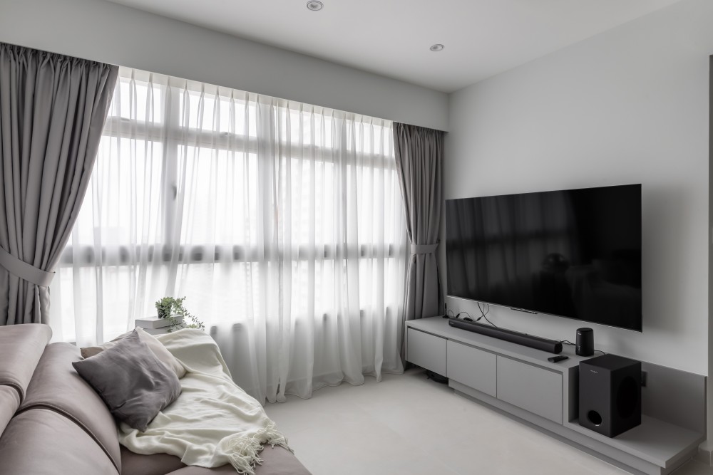 Minimalist Living Room with Homogeneous Tiles and TV Console