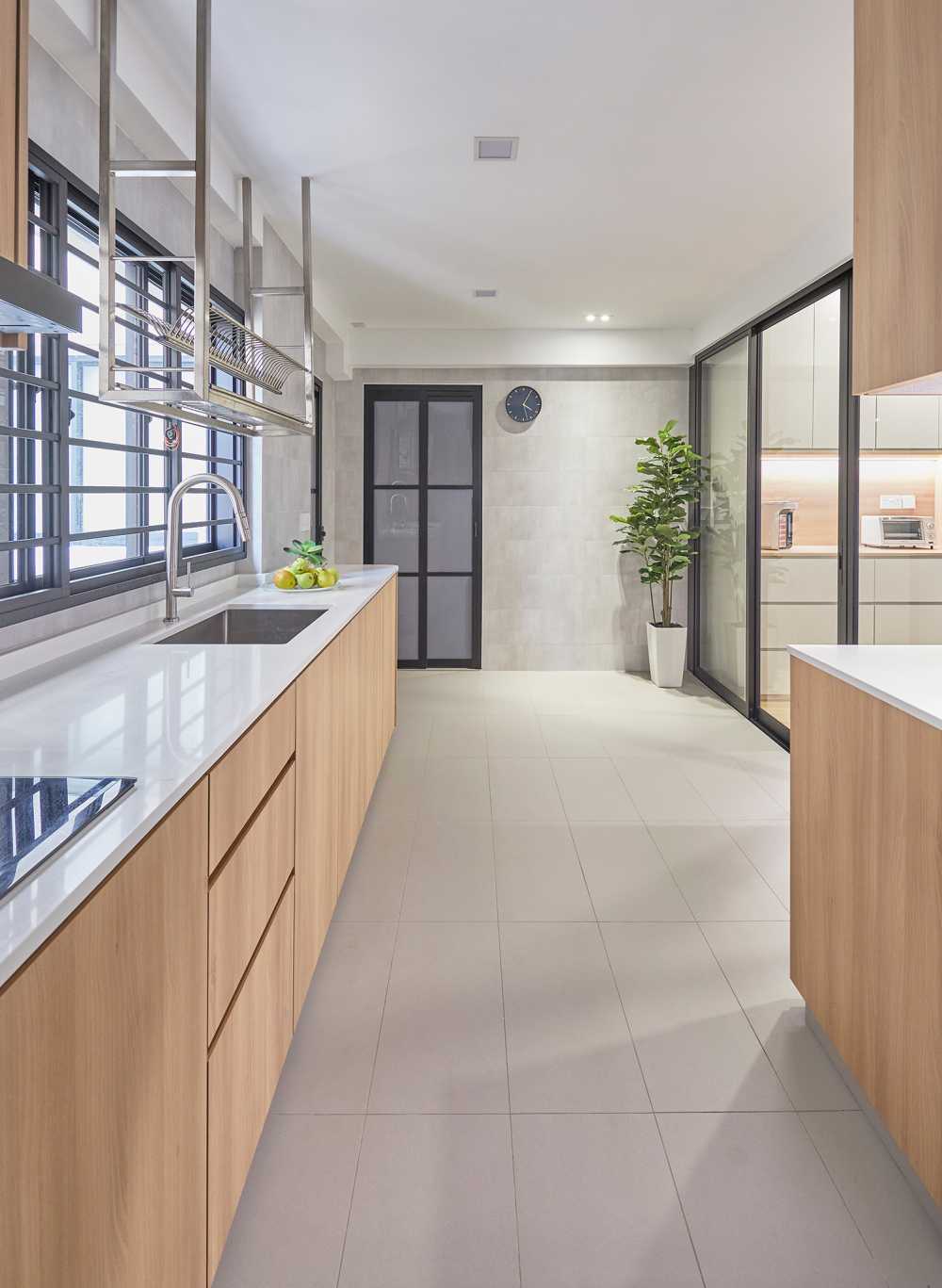 Scandinavian Kitchen with Kitchen Island and Kitchen Backsplash