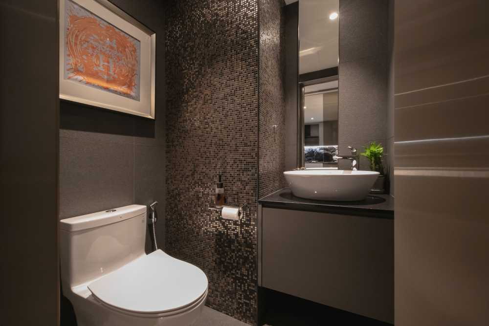 Modern Bathroom with Mirror and Wash Basins
