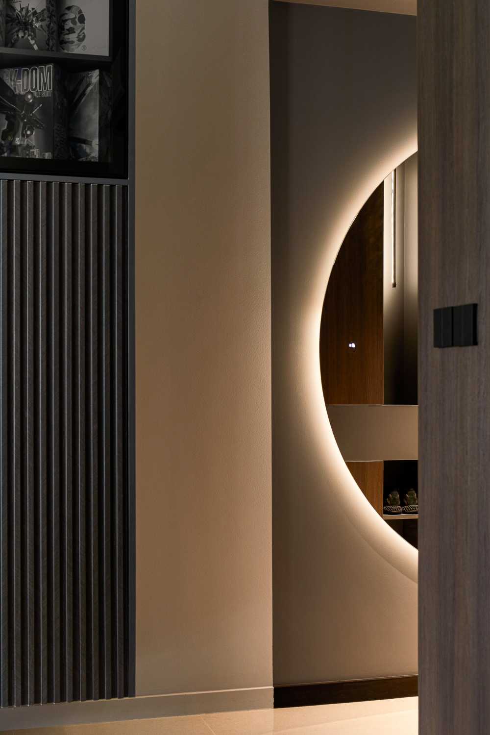 Modern Living Room with Mirror and Cove Lighting