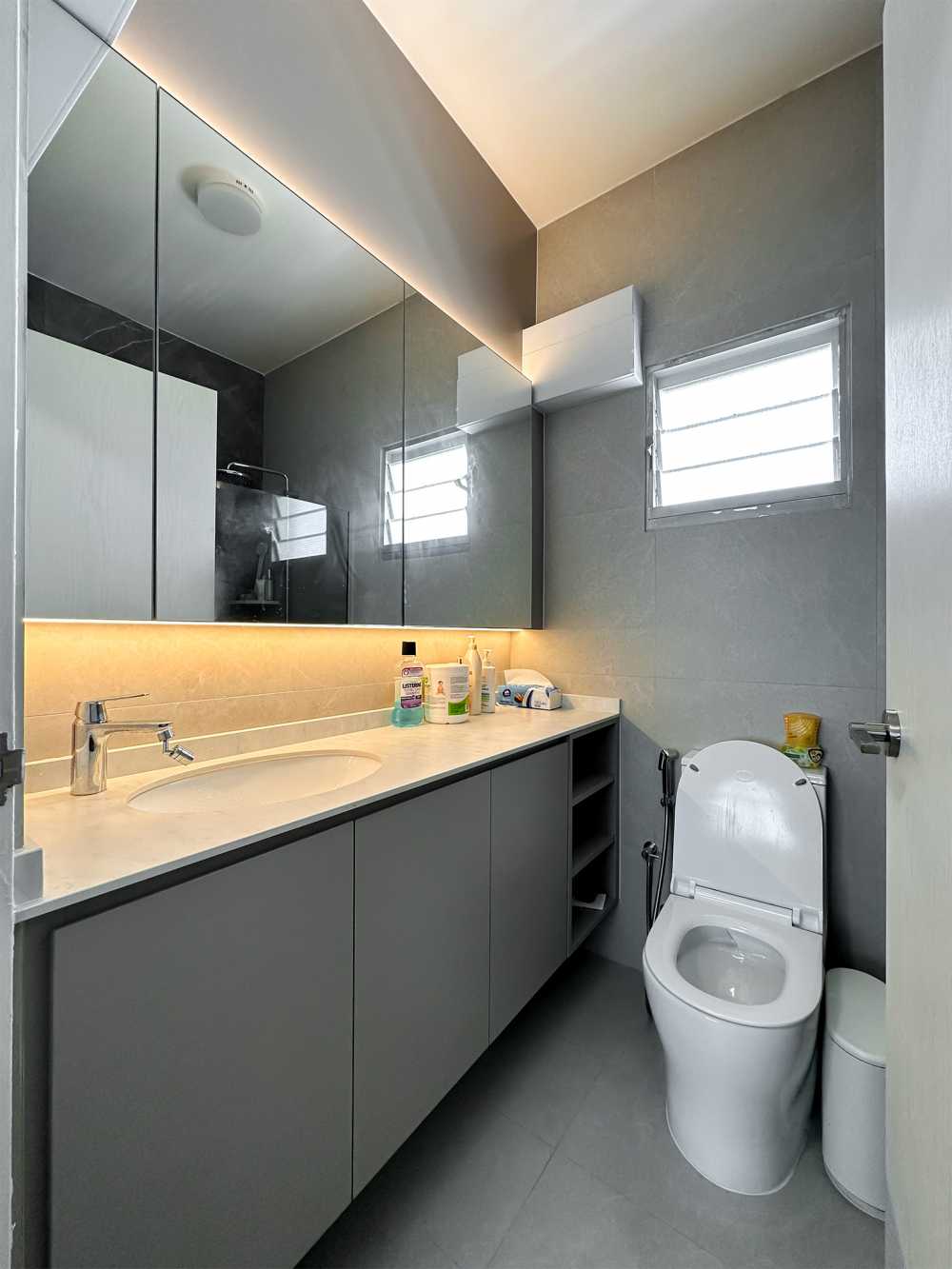 Scandinavian Bathroom with Mirror and Bathroom Storage