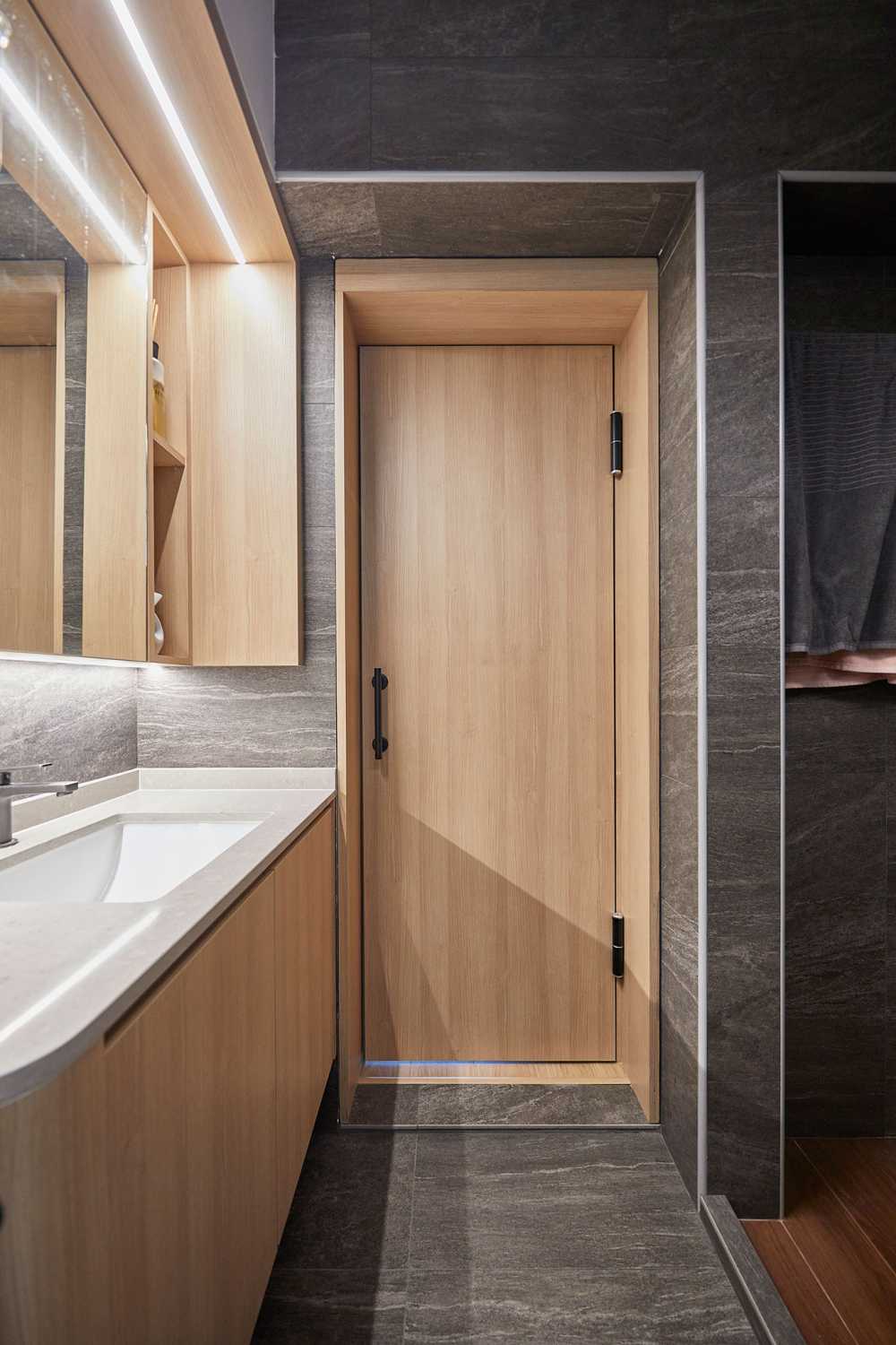 Scandinavian Bathroom with Mirror and Bathroom Storage