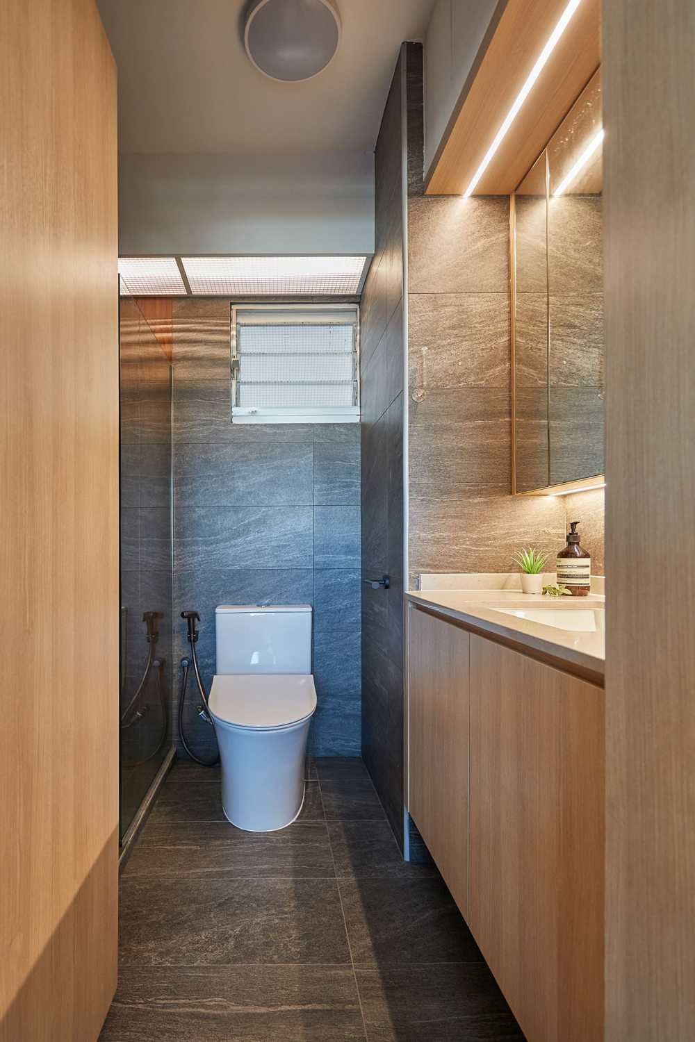 Scandinavian Bathroom with Mirror and Bathroom Storage