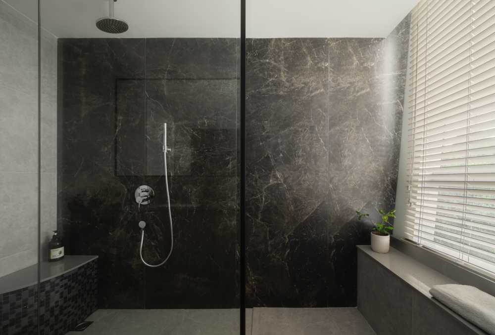 Contemporary Bathroom with Rainshower and Bathroom Storage