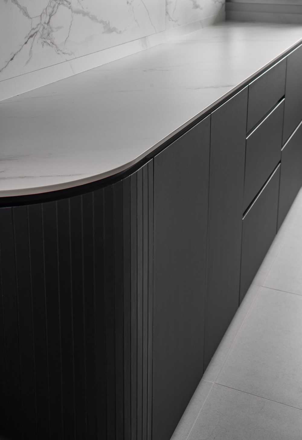 Contemporary Kitchen with Countertop and Kitchen Cabinets