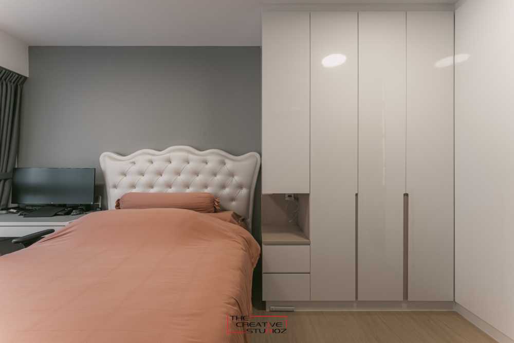 Modern Bedroom with Vinyl Flooring and Wardrobe