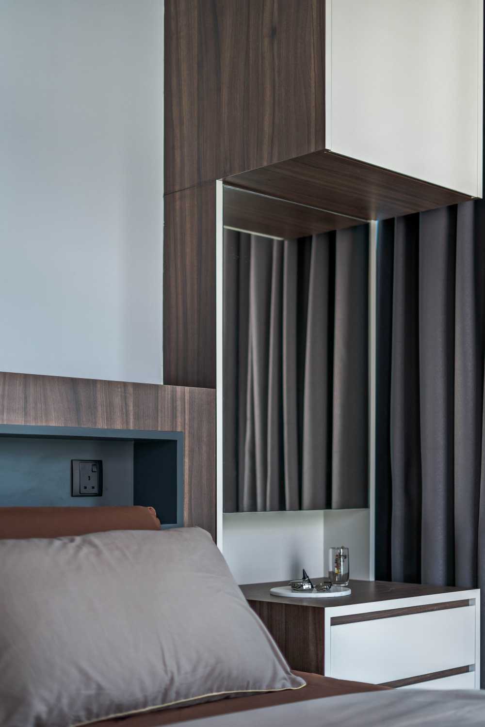 Contemporary Bedroom with Homogeneous Tiles and Granite Floor