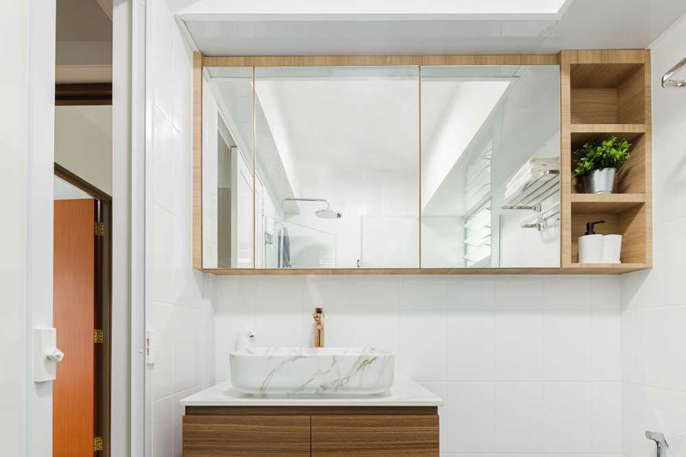 Minimalist Bathroom with Countertop and Mirror