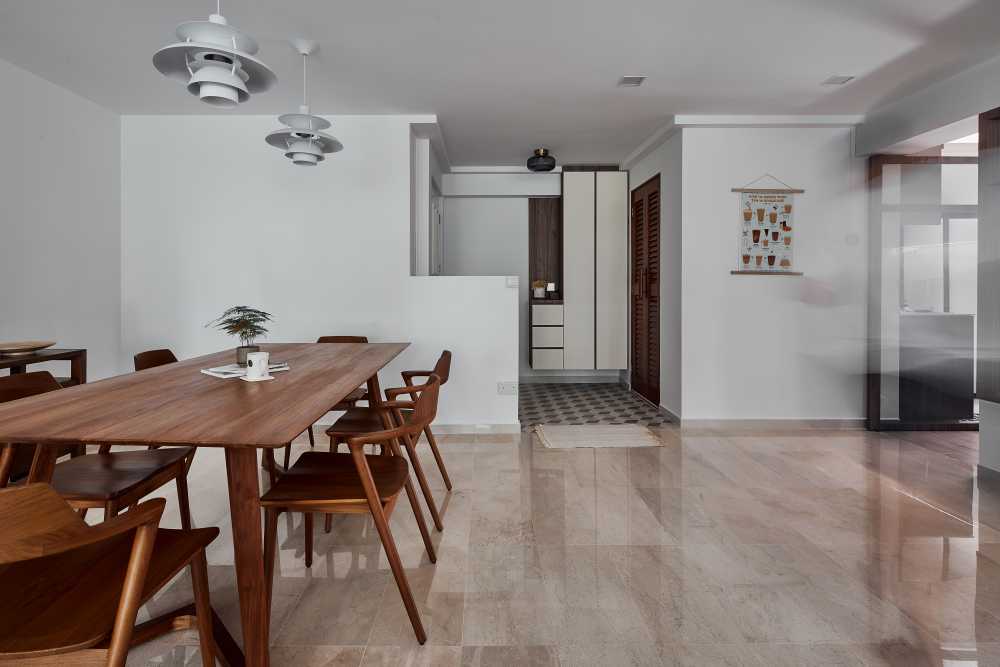 Contemporary Dining Room with Dining Chairs and Tableware
