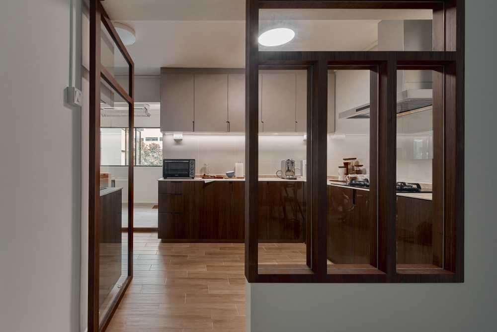 Contemporary Kitchen with Homogeneous Tiles and Cement Floor