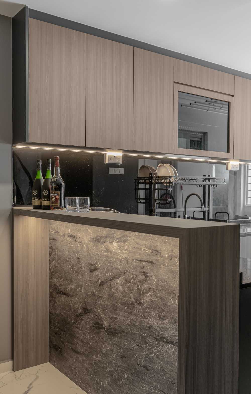 Contemporary Kitchen with Parquet Floor and Granite Floor