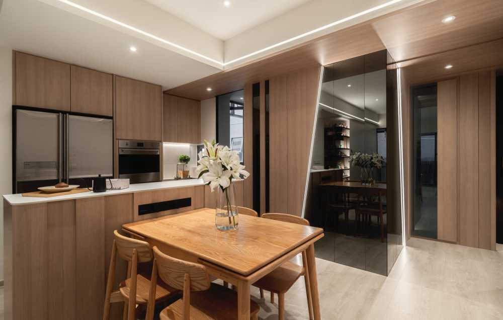 Scandinavian Dining Room with Dining Table and Dining Chairs