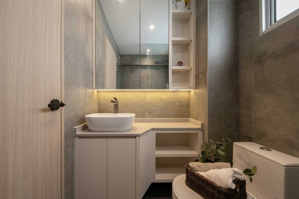 Minimalist Bathroom with Mirror and Shower Screen