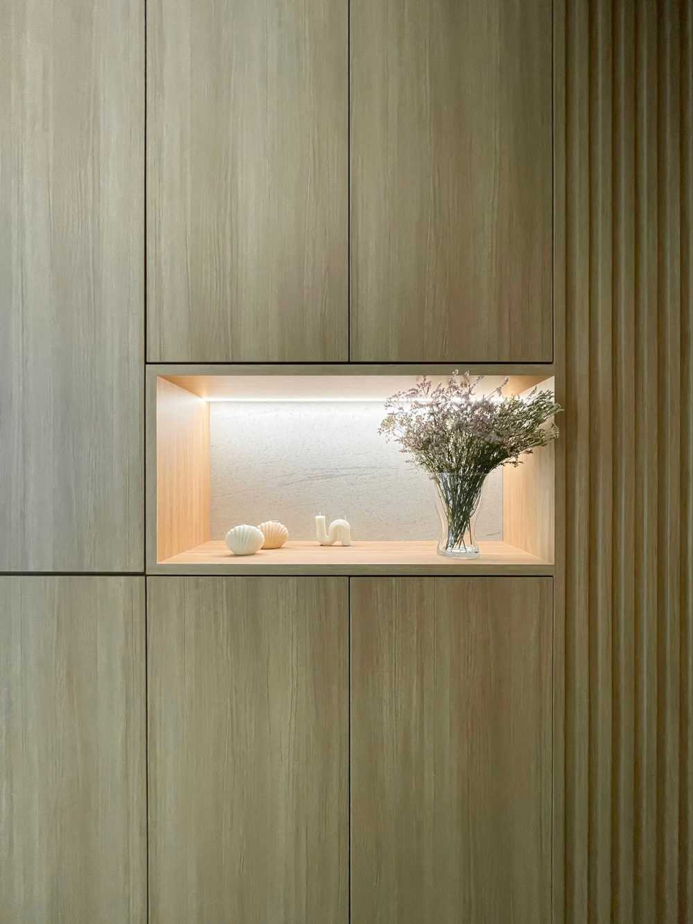 Scandinavian Foyer with Panelling and Paintings