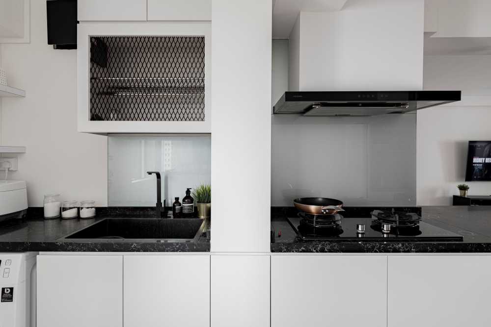 Minimalist Kitchen with Countertop and Kitchen Island