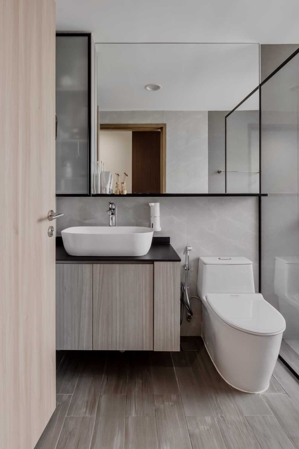 Modern Bathroom with Mirror and Bathroom Mirrors