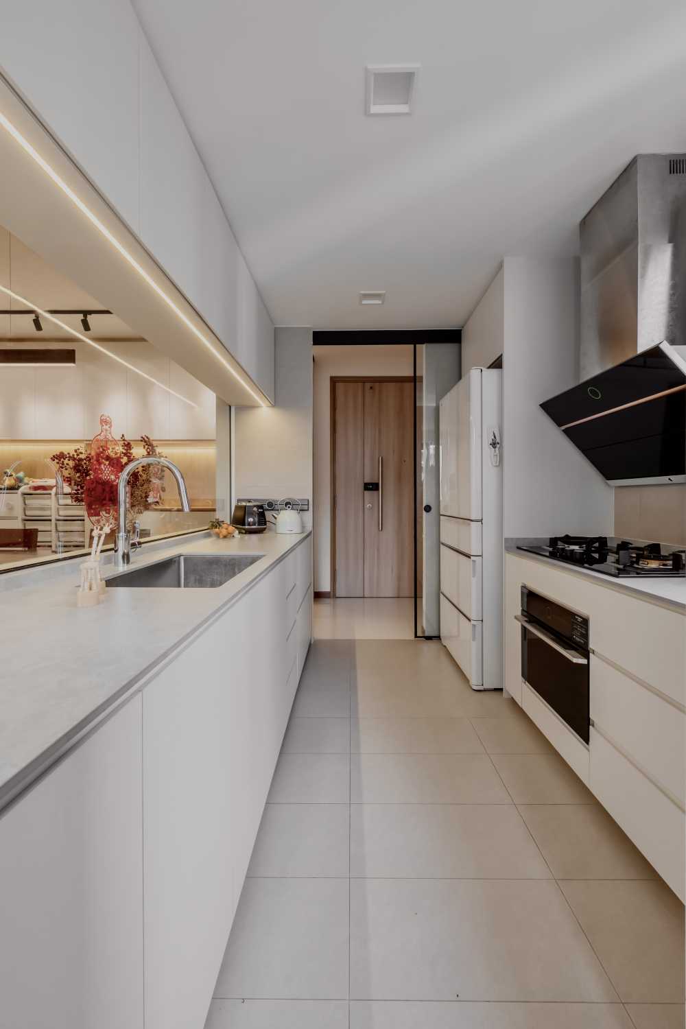 Modern Kitchen with Kitchen Window and Open Kitchen