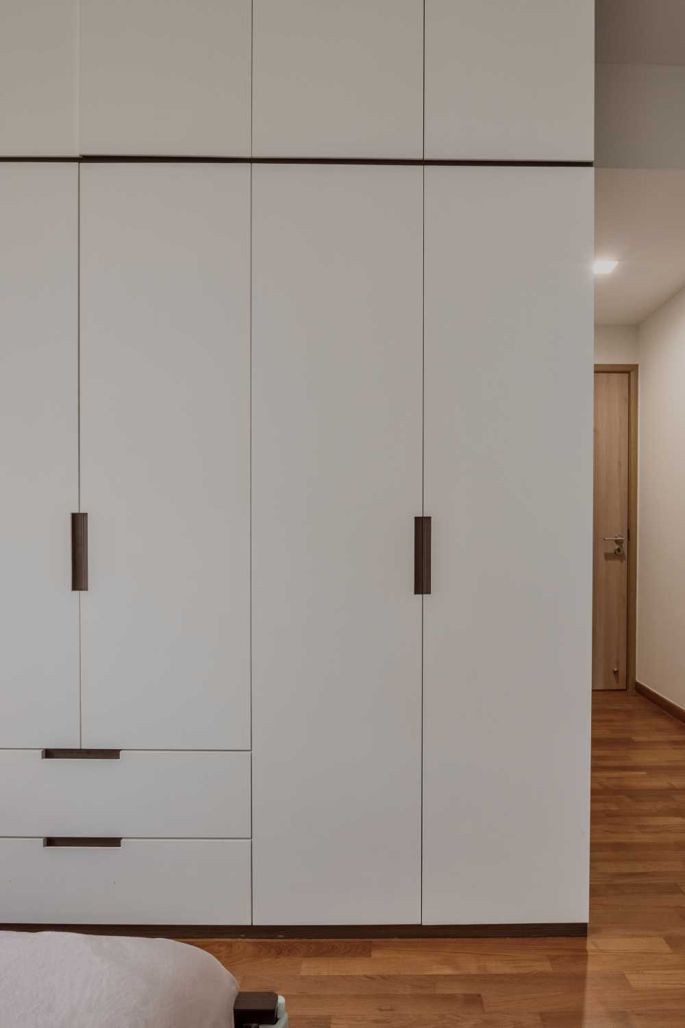 Modern Bedroom with Herringbone Tiling and Closet