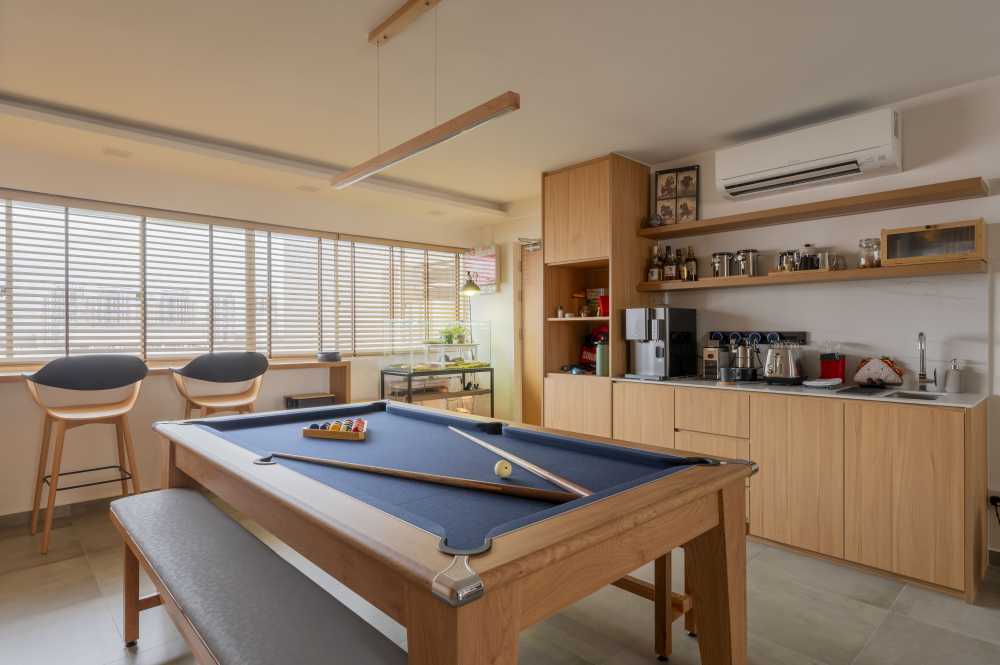 Scandinavian Home Bar with Countertop and Bar Counter