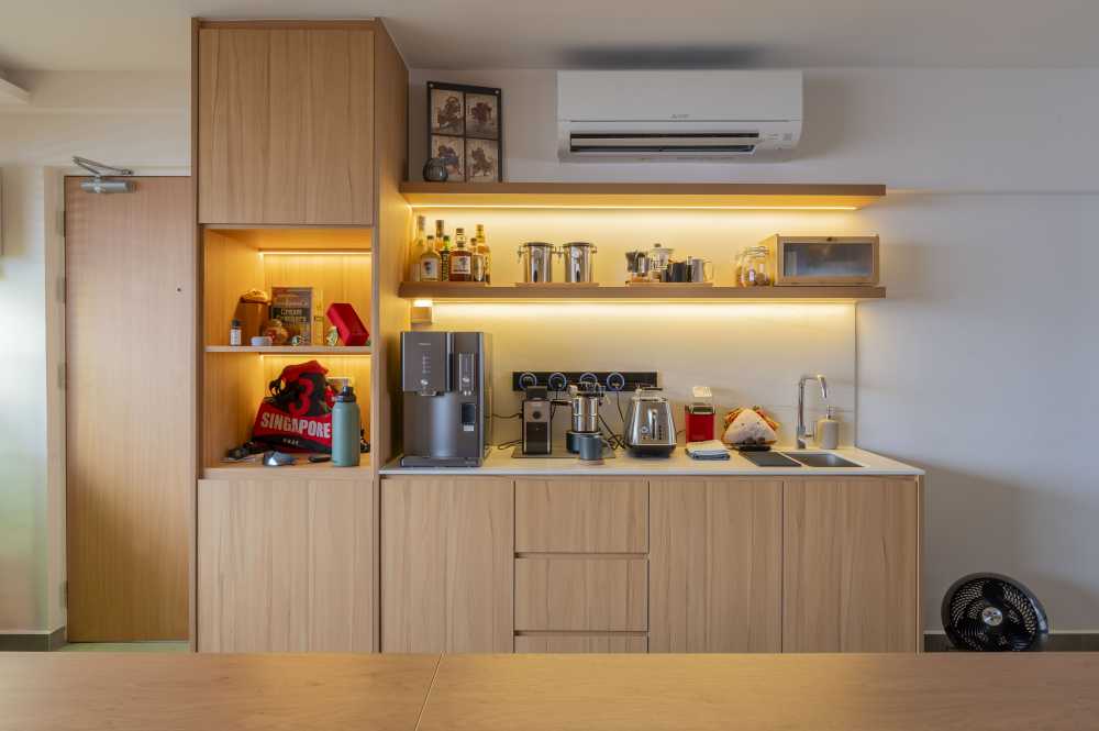 Scandinavian Kitchen with Vinyl Flooring and Homogeneous Tiles