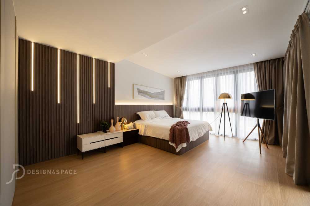 Modern Bedroom with Vinyl Flooring and TV
