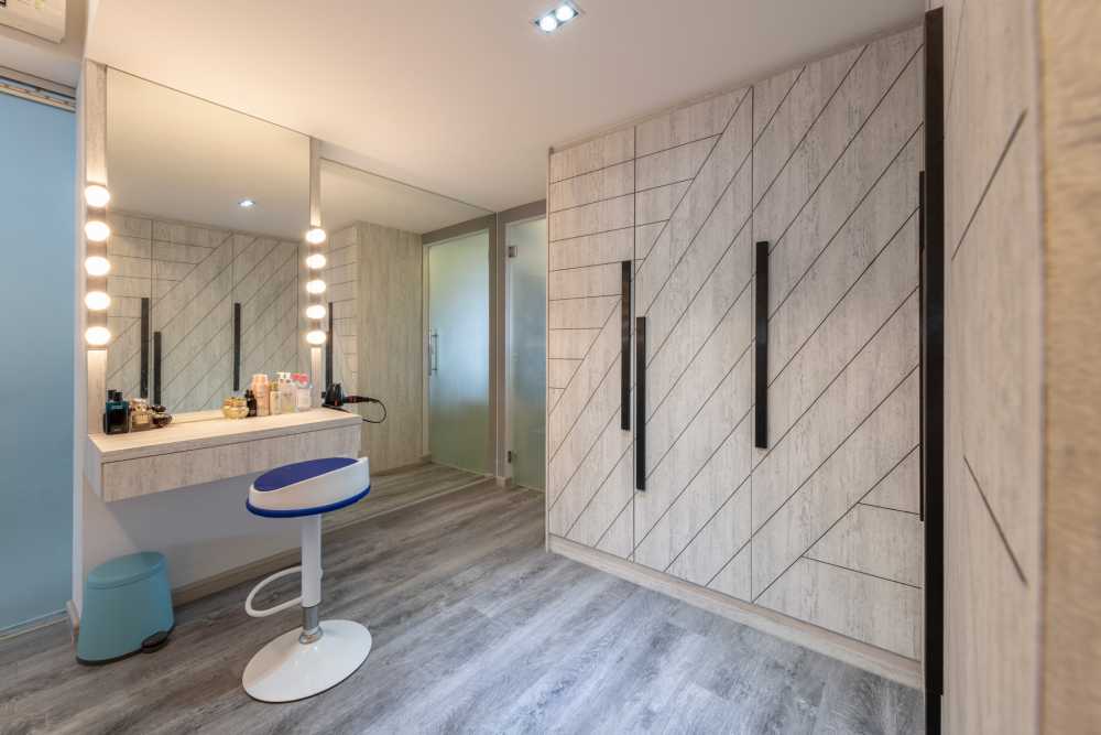 Industrial Bedroom with Vinyl Flooring and Flooring