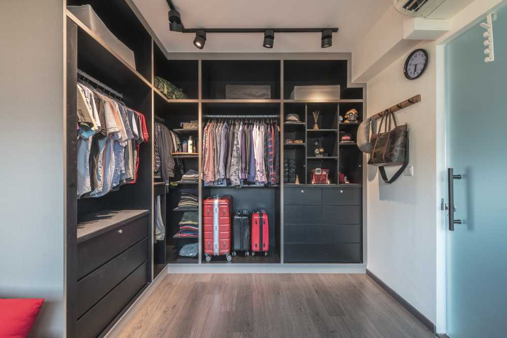 Modern Bedroom with Vinyl Flooring and Wardrobe