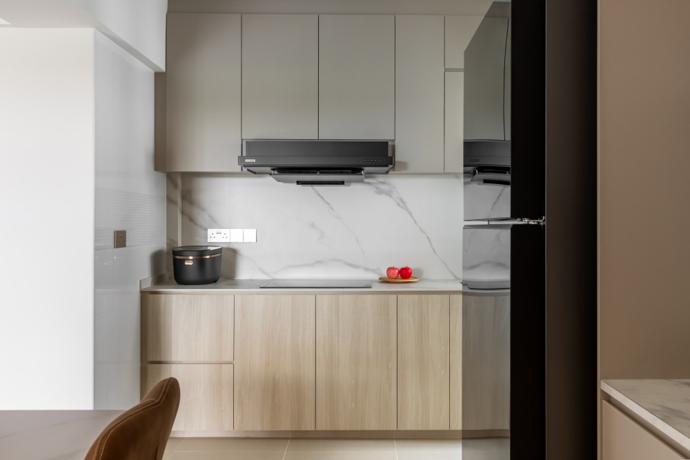 Contemporary Kitchen with Countertop and Homogeneous Tiles