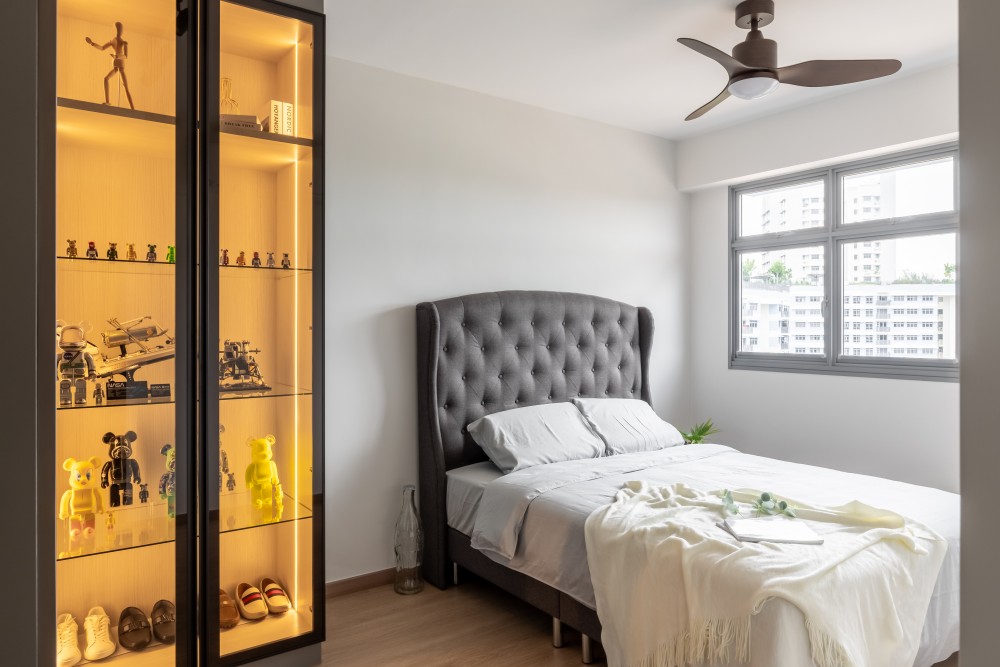 Contemporary Bedroom with Vinyl Flooring and Wardrobe