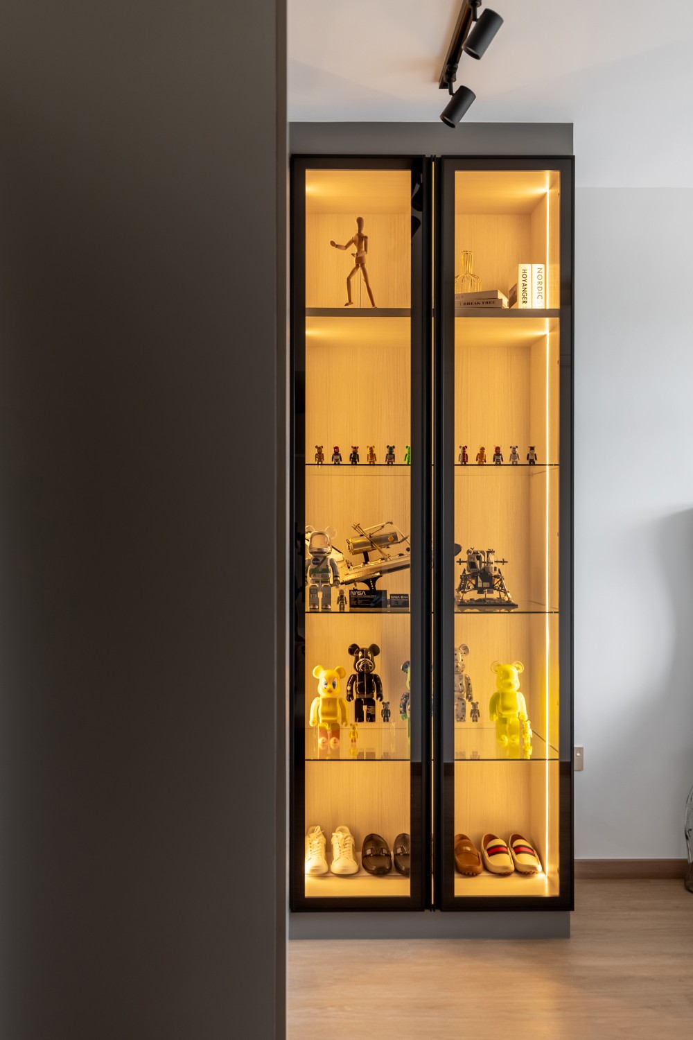Contemporary Bedroom with Vinyl Flooring and Wardrobe